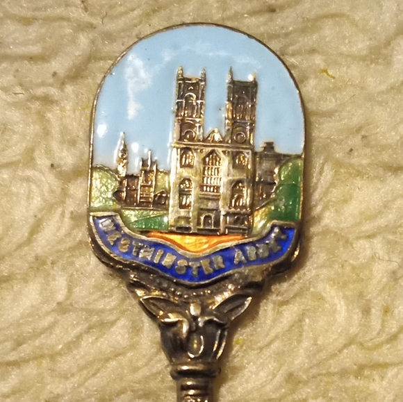 Charming Gold Souvenir Spoon with Castle Design - Picture 3 of 3